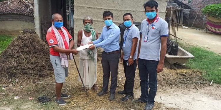 रिलायबल इन्सोरेन्सले ठाकुरलाई दुई किस्तामै उपलब्ध गराए रकम