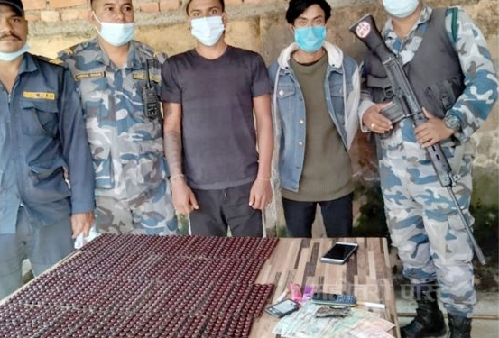 लागुऔषधसहित महोत्तरीबाट दुई युवक पक्राउ