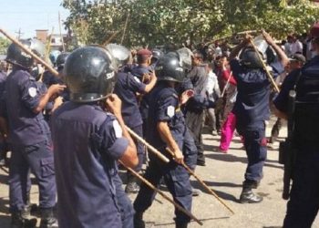 बारामा तस्कार र प्रहरीबीच झडप, ३ प्रहरी र एक बालक घाइते