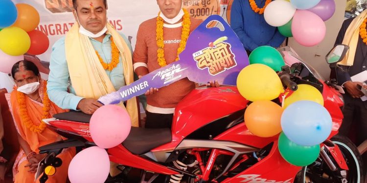 जनकपुरका युवाले जिते ८ लाखको टिभिएस मोटरसाइकल उपहार