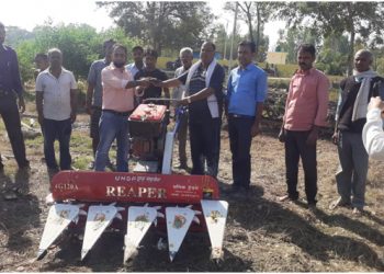 गणेशमानमा किसानलाई धान गेहुँ काटने मेसिन सहयोग
