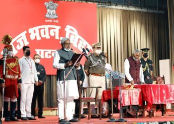 नितिश ७ औं पटक बने बिहारको मुख्यमन्त्री, मिश्रा र पासवानले मैथिलीमा लिए शपथ