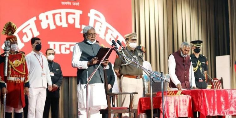 नितिश ७ औं पटक बने बिहारको मुख्यमन्त्री, मिश्रा र पासवानले मैथिलीमा लिए शपथ
