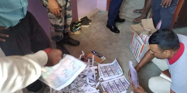जाली नोट छाप्ने मेशिन र रुपैया सहित ३ पक्राउ