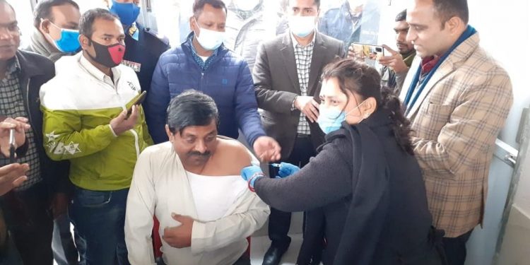 प्रदेश २ मा मन्त्रीबाट कोभिड खोप अभियान शुरु, ३४ हजारलाई दिइने तयारी (फोटो फिचर)