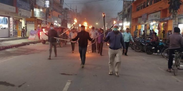 जसपाद्वारा मशाल जुलुस प्रदर्शन