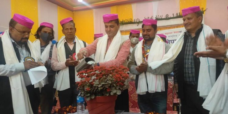 प्रम ओलीले हठ त्यागेर राजीनामा दिनुपर्ने : नेता भट्टराई