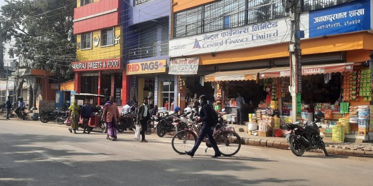 प्रदेश २ : बन्दको आंशिक प्रभाव, प्रहरीसँग भनाभन, १७ पक्राउ