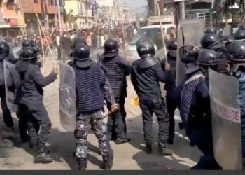 प्रहरी र प्रदर्शनकारीबीच झडप : पुर्वमन्त्री यादव र झासहित एक दर्जन घाइते