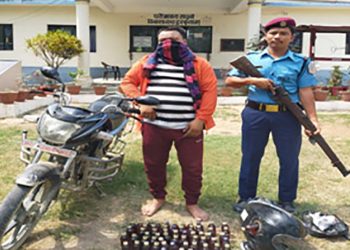 माेटरसाईकल तेलटयांकीमा लागुओषध लगने एक पक्राउ