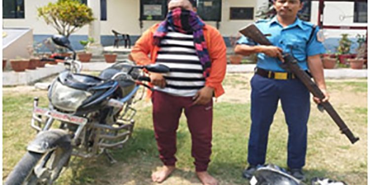 माेटरसाईकल तेलटयांकीमा लागुओषध लगने एक पक्राउ