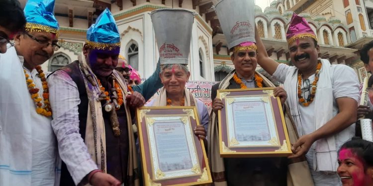 हास्य कलाकार महजोडीलाई यसवर्ष महामुर्खको उपाधि