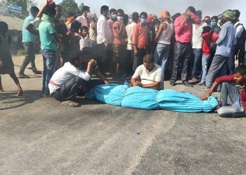 दाेषीलाई कारवाहीकाे मांग गर्दै सडकमै शव राखेर प्रदर्शन
