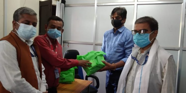 प्रदेश २ सरकारद्वारा पत्रकारहरुलाई स्वास्थ्य सुरक्षा सामाग्री सहयोग