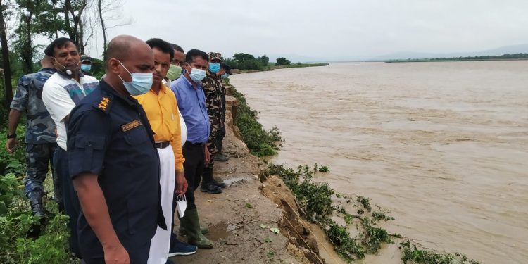 कमला नदीले तटबन्ध कटान गर्दै, सर्तक रहन रेडक्रसकाे आग्रह