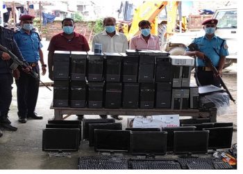 विद्यालयको कम्प्युटर चोरेको आरोपमा तीनजना पक्राउ