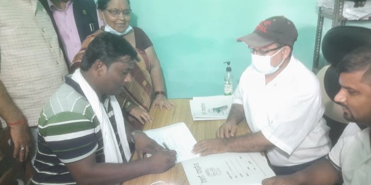 हंसपुर नपाका मेयर सहित १५ जना लोसपाको पक्षमा