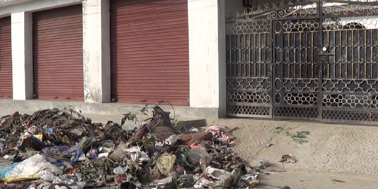 फोहोर व्यवस्थापन नगरिएको भन्दै जनकपुरधाम जनप्रतिनिधि मेयर विरूद्ध प्रदर्शनमा