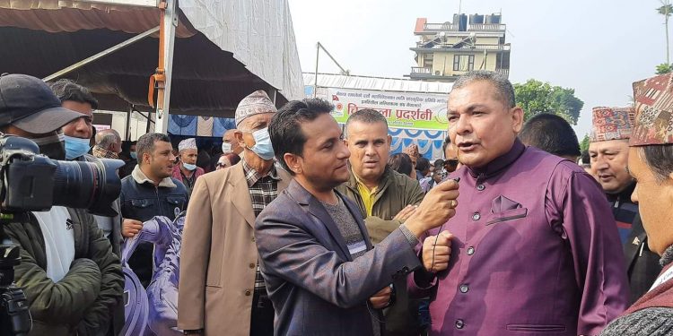 मार्सी भात खुवाएर चर्चामा आएका प्रसाईं भन्छन ओली बा लाई नै अध्यक्ष बनाउंछु