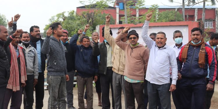 रेलवेलाई कार्यकर्ता भर्ना केन्द्र बनाउन खोजेको भन्दै विरोध