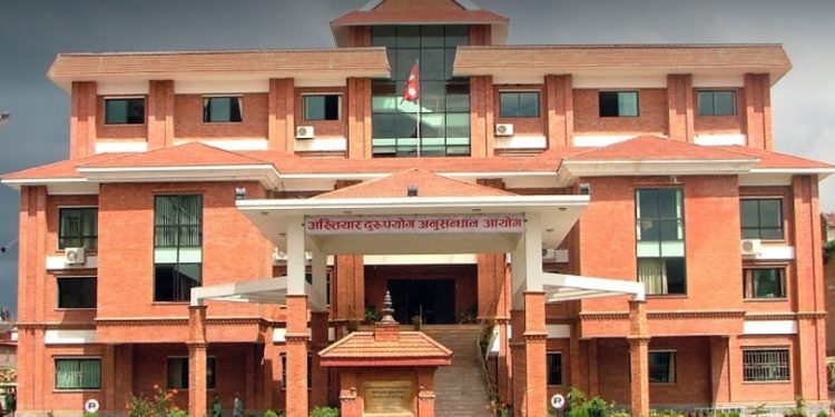 विवाद दर्ता बनाउन घुस लिने सचिव विरुद्ध मुद्दा दायर