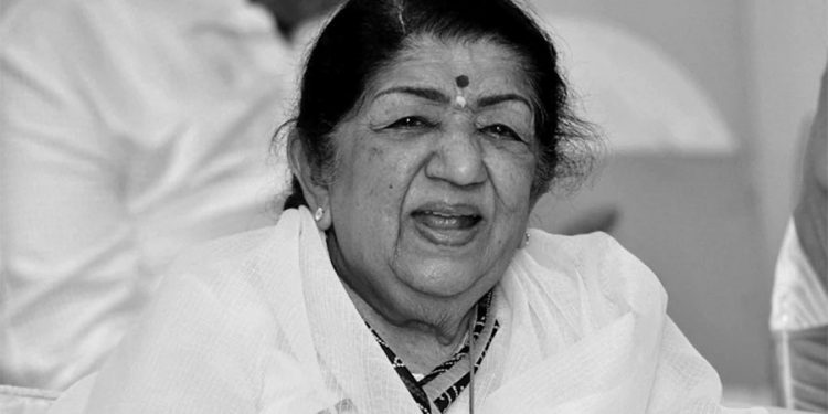स्वर कोकिला प्रसिद्ध गायिका लता मंगेशकरको निधन