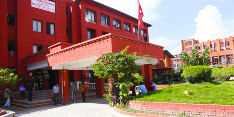 इजाजत नलिएका स्वास्थ्य संस्थालाई कारवाही गरिने, जनकपुरधाममै दर्जनौ अवैध स्वास्थ्य संस्था