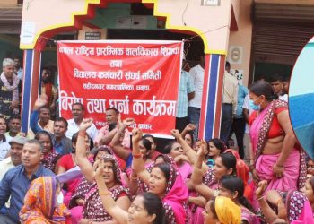 मेयर बरबरियाकाे बदमासी विरूद्ध शिक्षकहरू आन्दाेलनमा