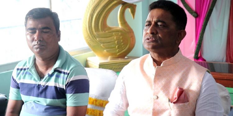 कांग्रेसलाई जिताउन निर्वाचन अधिकृतहरु धांधली गरिरहेको महासेठको आरोप