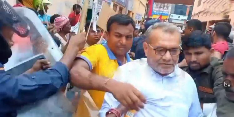 जनकपुरधामका उपमेयर साहमाथि मुक्का र चप्पल प्रहार