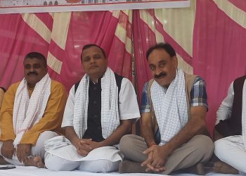 आफैले घाेषणा गरेका निषेधित क्षेत्रमा मधेश सरकारकाे धर्ना