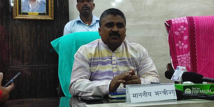 संघ सरकार विरूद्ध मधेश सरकार धर्ना सहितकाे आन्दाेलनमा