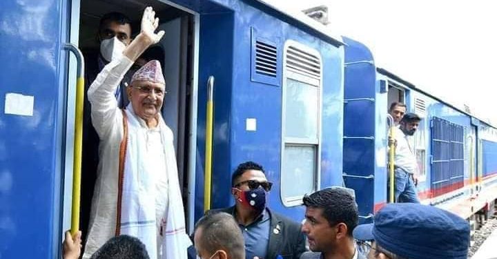 रेल चढदै ओलीले भने “आफुले ल्याएको रेल चढदा निकै खुशी लाग्यो” (फोटो फिचर)