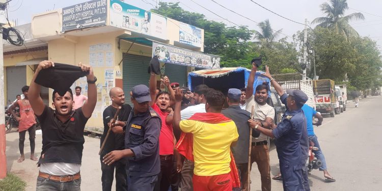 ओलीलाई कालो झण्डा देखाउने जनकपुरधामका १२ जना पक्राउ