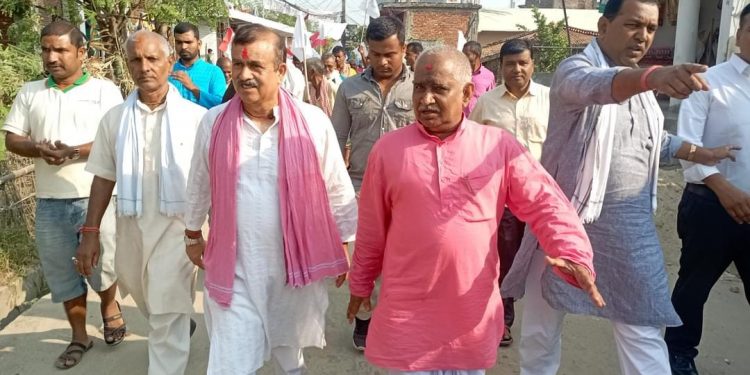 धनुषा ४ (१) का उम्मेदवार यादवको ठेरामा भेटघाट र कुर्थामा घरदैलो