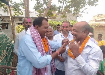धनुषा ४ (१) मा कांग्रेसको घरदैलो संगै पार्टी प्रवेशको लहर