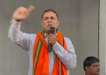 विकास चाहने जनताले एमालेकाे पक्षमा मतदान गर्नेछ : ठाकुर