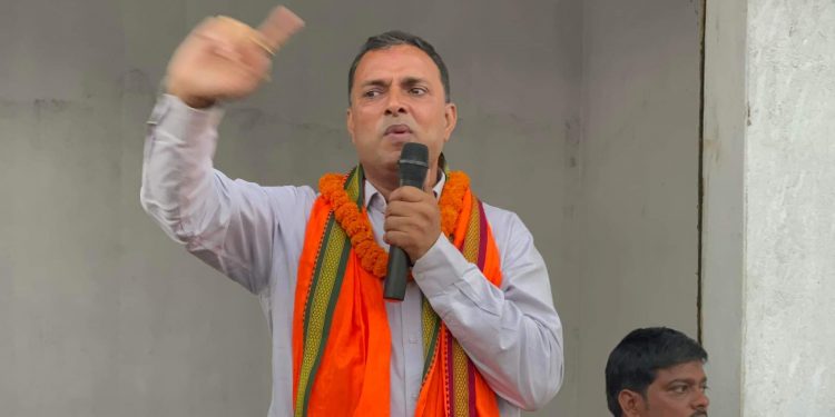 विकास चाहने जनताले एमालेकाे पक्षमा मतदान गर्नेछ : ठाकुर