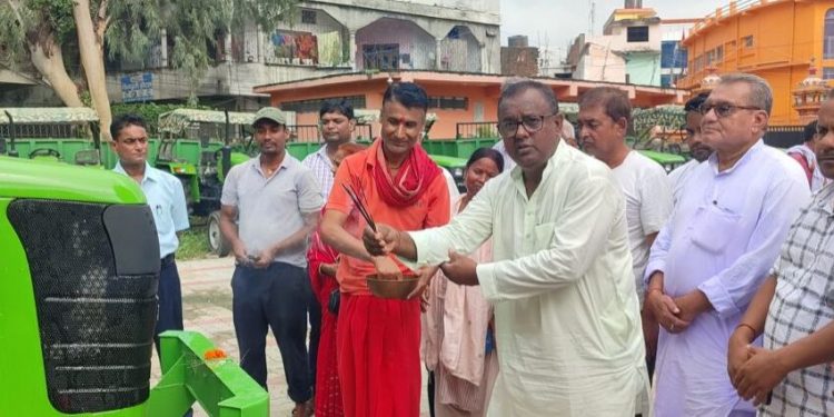 सरसफाईका लागि उपमहागरले बांडे ट्याक्टर