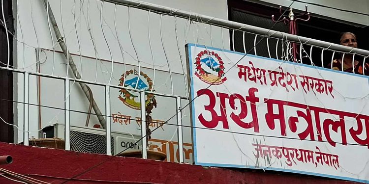 अर्थमन्त्रीको लापरवाही : कर्मचारी र सांसदहरुको तीन महिनादेखि तलब बक्यौता