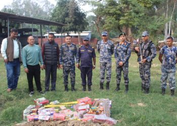 सशस्त्र प्रहरीले गरे एक लाखबढीको पटाखा नष्ट