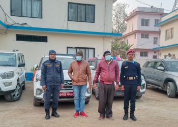 चाेरीका ४ गाडीसहित दूईजना पक्राउ
