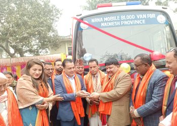 एनआरएनएकाे घुम्ति रक्त संकलन बस रेडक्रसलाई हस्तान्तरण