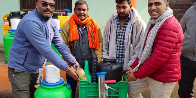 मटिहानीमा कृषकहरूलाई कृषि उपकरण वितरण