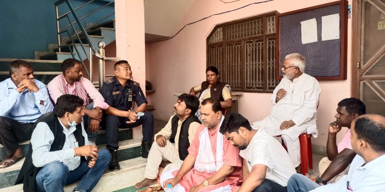 प्रदेश सांसदहरु पर्यटन कार्यालयमा गरे तालाबन्दी