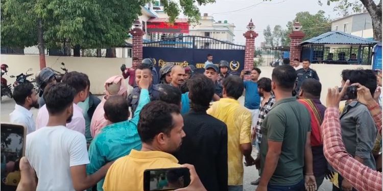 पत्रकार शिवेन्द्र राेहिता मृत्यु प्रकरणमा प्रहरीविरुद्ध प्रदर्शन
