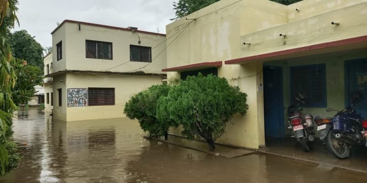 जनकपुरधाम दूई घण्टाको वर्षामै  डूबानमा