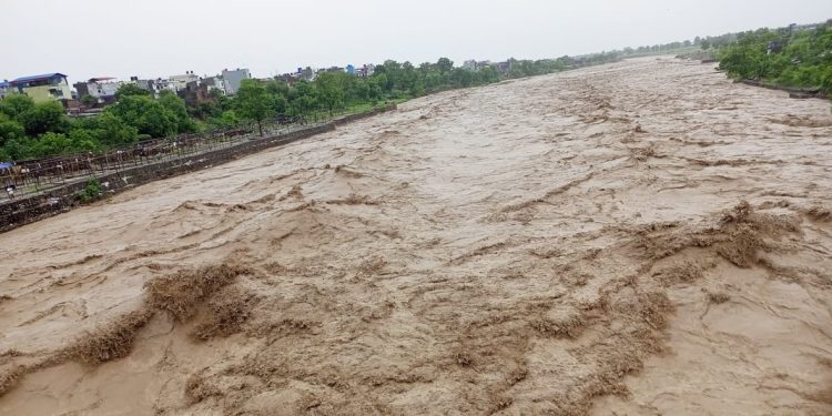 बाढी पहिराले ७६ जनाको मृत्यु, ७२ बेपता ३ हजारबढीको उद्धार