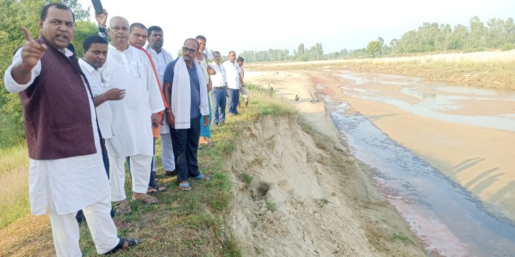 एक्सनमा मन्त्री यादव : बाढी प्रभावित क्षेत्रकाे अहाेरात निरिक्षण