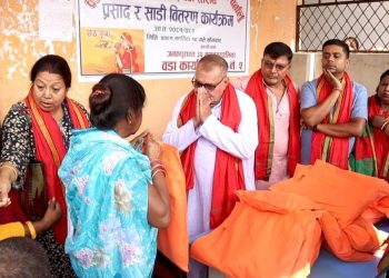 जनकपुरधाम २ वडा कार्यालयद्वारा छठ पुजा सामाग्री वितरण